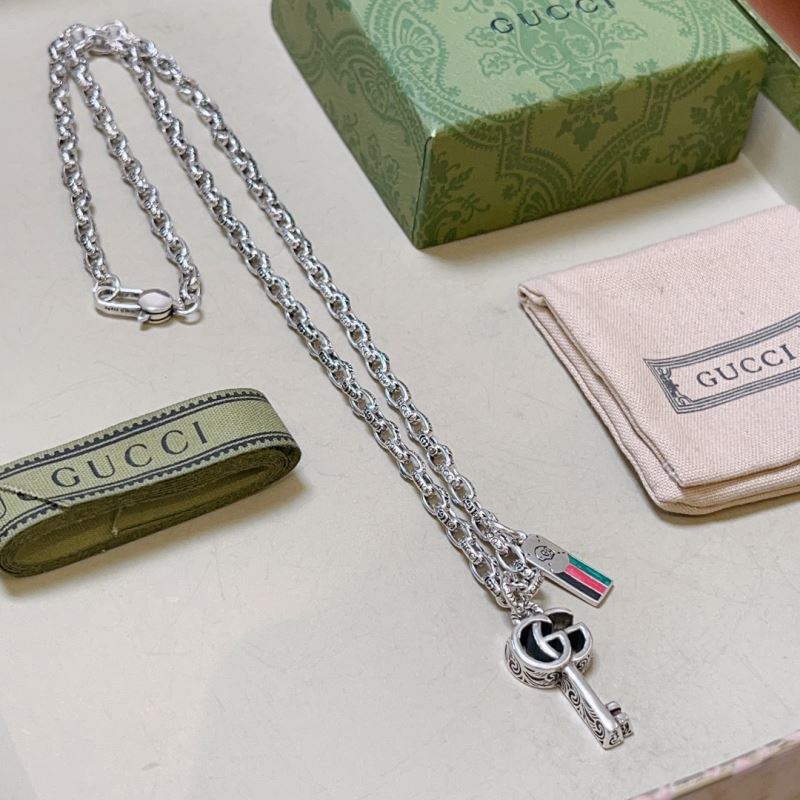G*u*i necklaces